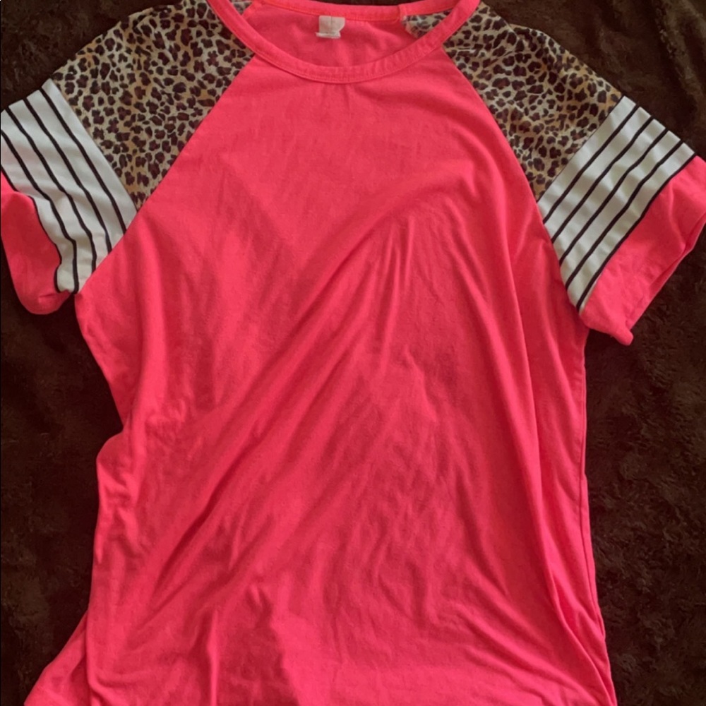 Hot pink leopard tee shirt